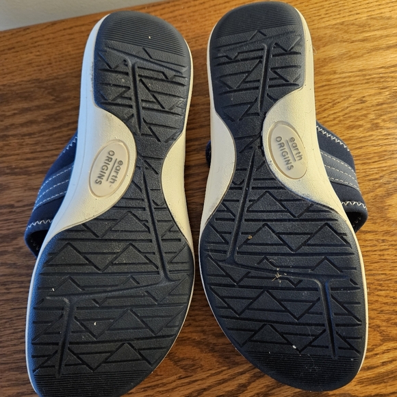 Earth Origins Navy and White Sandals Size 9 - Picture 3 of 6
